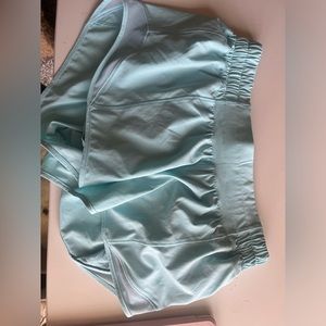 Lululemon hotty hots 2.5” icing blue size 6